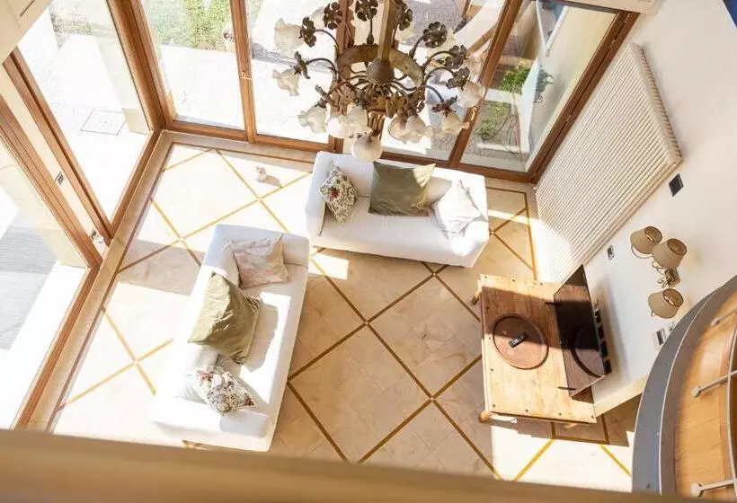 Villa Rolls   Porzione Di Villa Con Piscina,giardino E Parcheggi