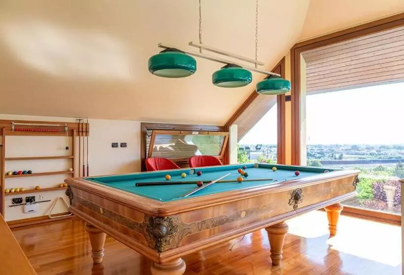 Villa Rolls   Porzione Di Villa Con Piscina,giardino E Parcheggi