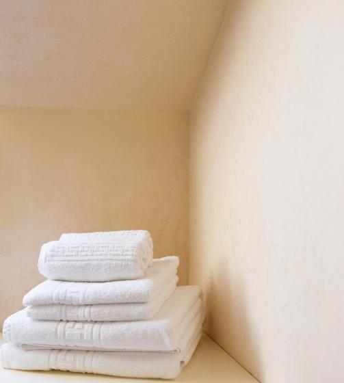 Villa Rolls   Porzione Di Villa Con Piscina,giardino E Parcheggi