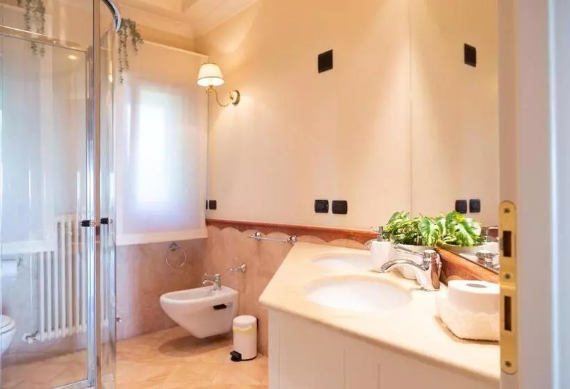 Villa Rolls   Porzione Di Villa Con Piscina,giardino E Parcheggi