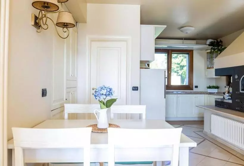 Villa Rolls   Porzione Di Villa Con Piscina,giardino E Parcheggi