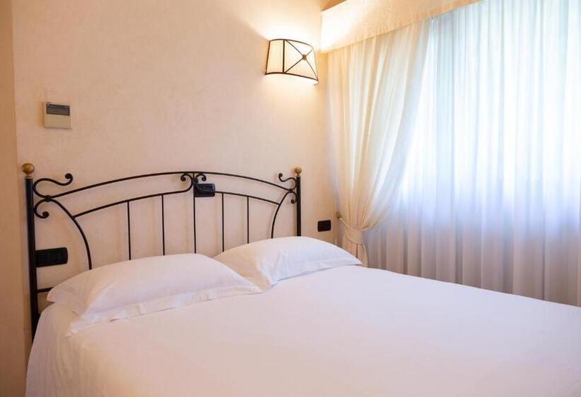 Villa Rolls   Porzione Di Villa Con Piscina,giardino E Parcheggi