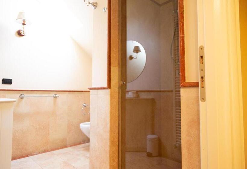 Villa Rolls   Porzione Di Villa Con Piscina,giardino E Parcheggi