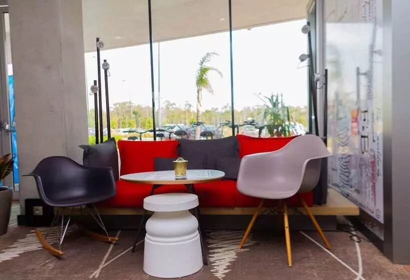 酒店 Ibis Casanearshore