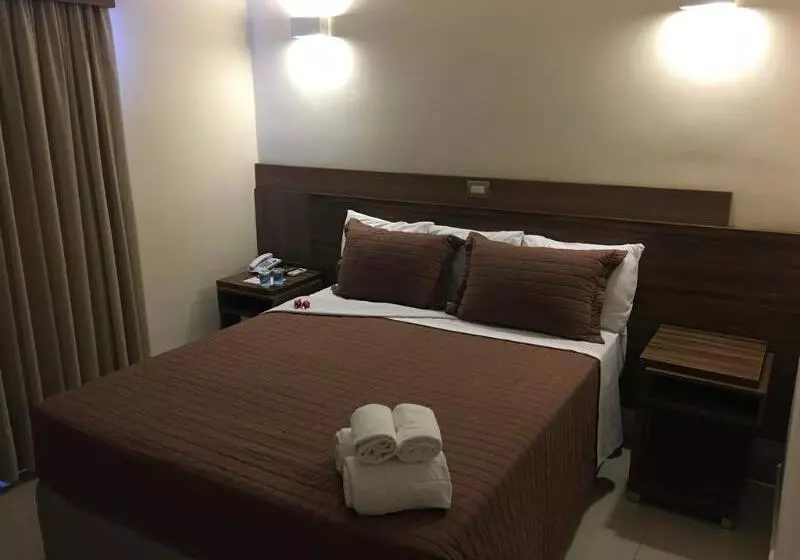 Отель Ipe Center