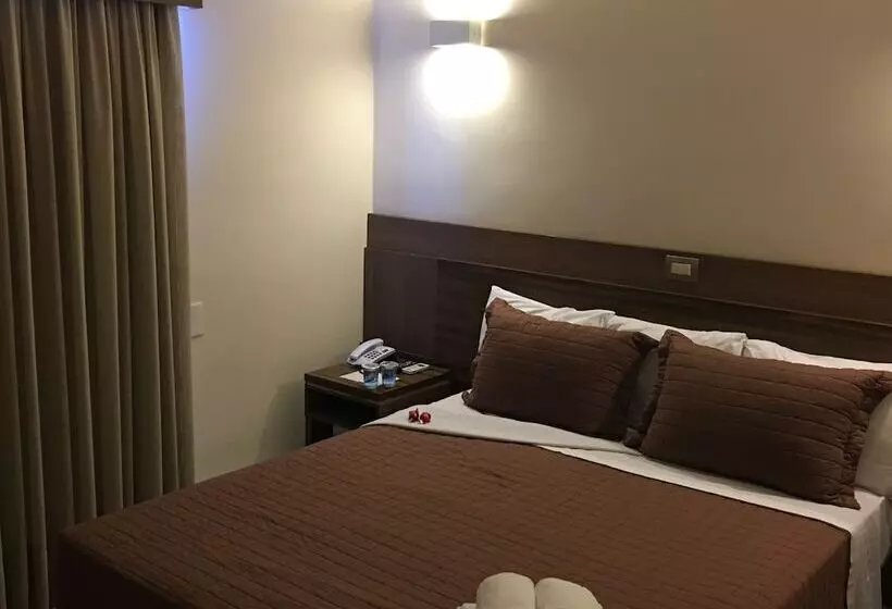 Отель Ipe Center