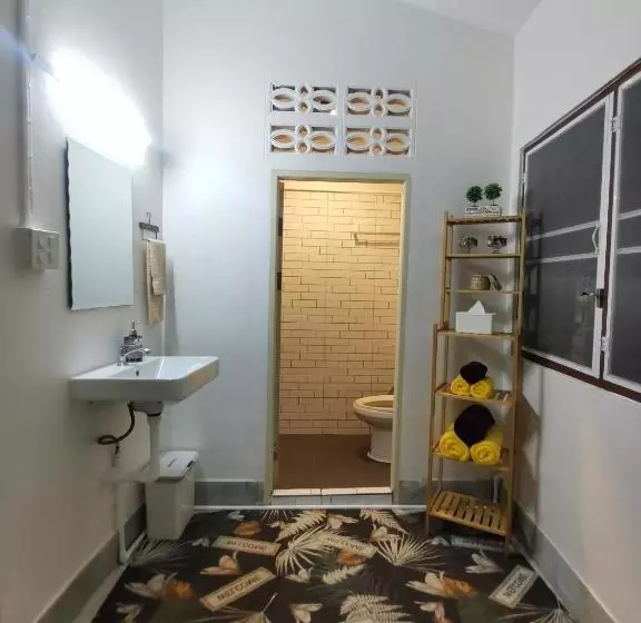 Aim Houze