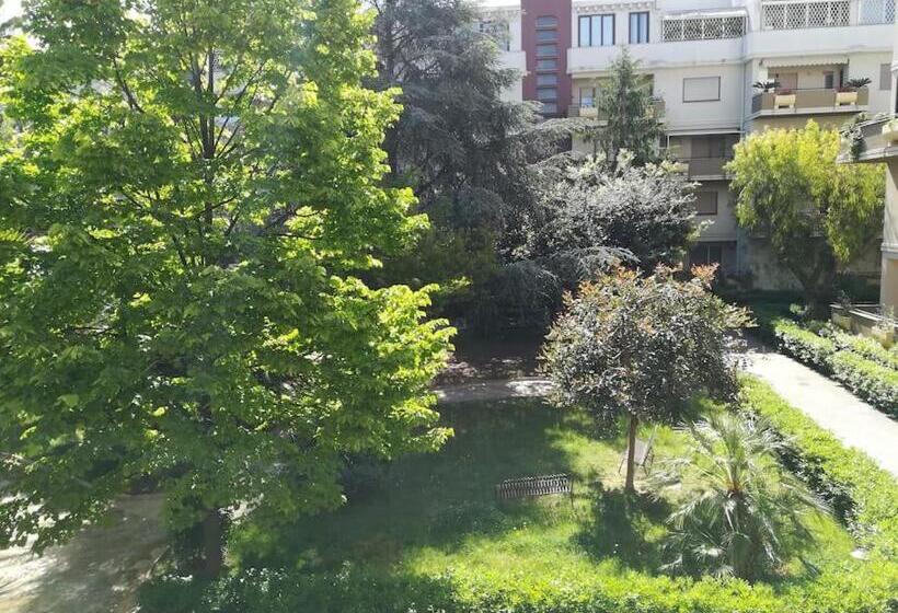 Casa Vacanza, Le 5 Palme, A Trani