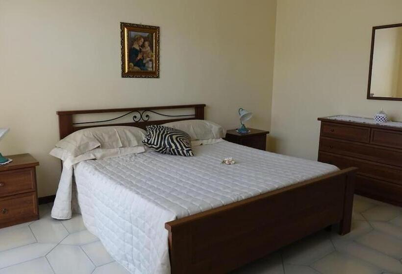 Casa Vacanza, Le 5 Palme, A Trani