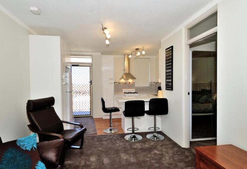 Harbour Breeze   Central Fremantle Apartment