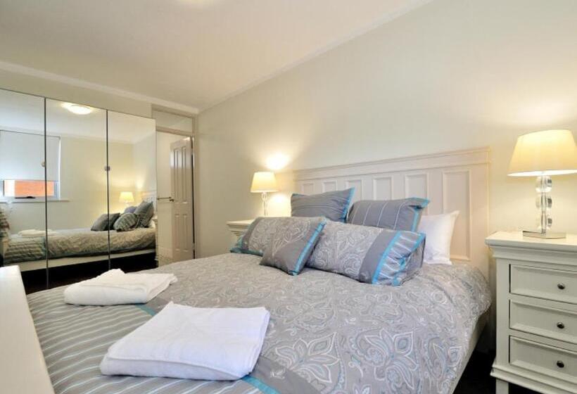 Harbour Breeze   Central Fremantle Apartment