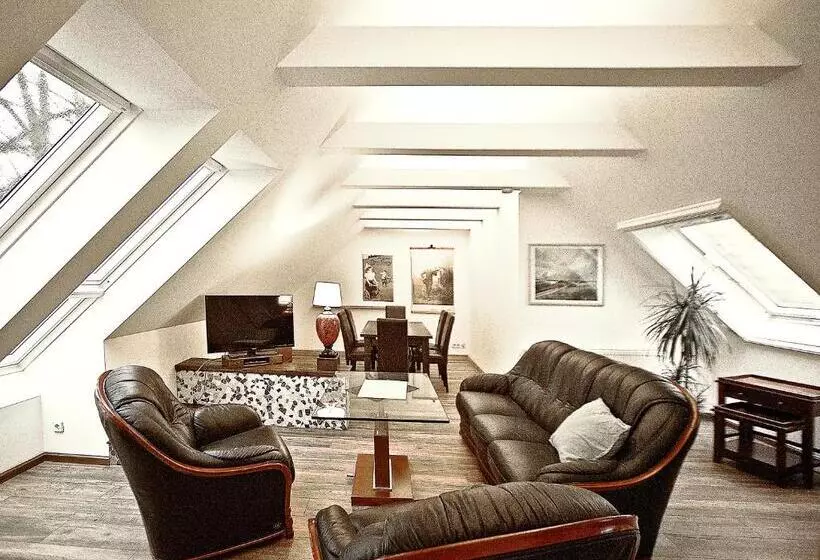 Haus Müritz, 14 Roter Milan