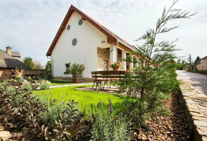 ペンション Bakony Cinca Vendégház