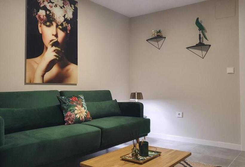 Pool & Snooker Villa