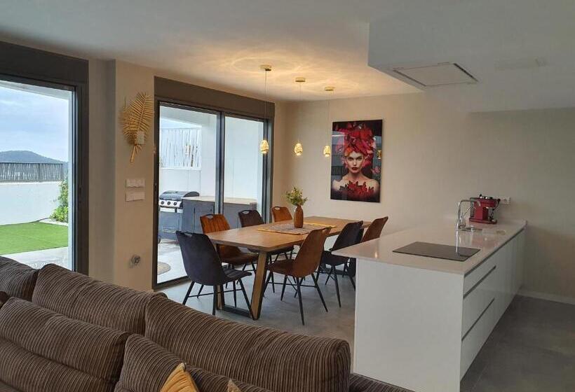 Pool & Snooker Villa