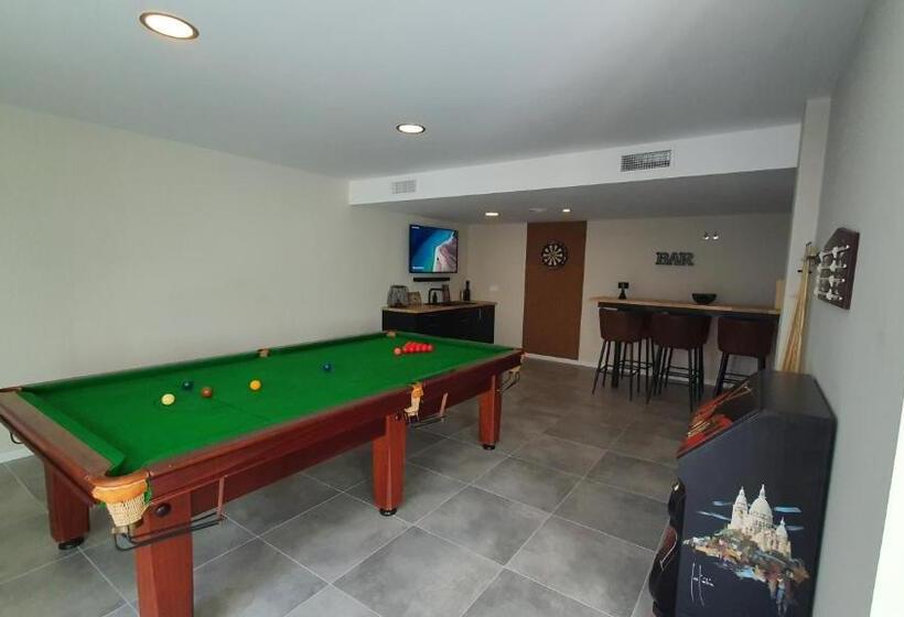 Pool & Snooker Villa