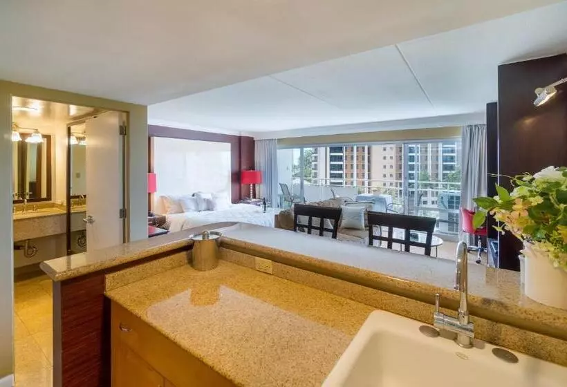 @ Marbella Lane Executive Suite, Steps To Beach