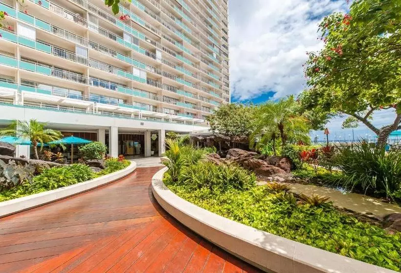 @ Marbella Lane Executive Suite, Steps To Beach