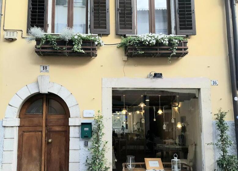 B&b S. Trinità 18 Suites & Rooms