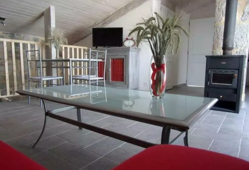 Aamiaismajoitus (B&B) Gîte Le Magnan, 55 M2, Au Calme, Terrasse, Jardin, Piscine Chauffée, Sud Ardèche