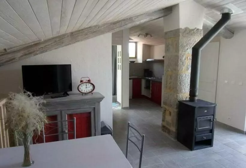 Aamiaismajoitus (B&B) Gîte Le Magnan, 55 M2, Au Calme, Terrasse, Jardin, Piscine Chauffée, Sud Ardèche