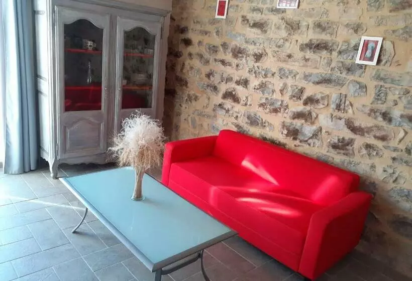 Aamiaismajoitus (B&B) Gîte Le Magnan, 55 M2, Au Calme, Terrasse, Jardin, Piscine Chauffée, Sud Ardèche