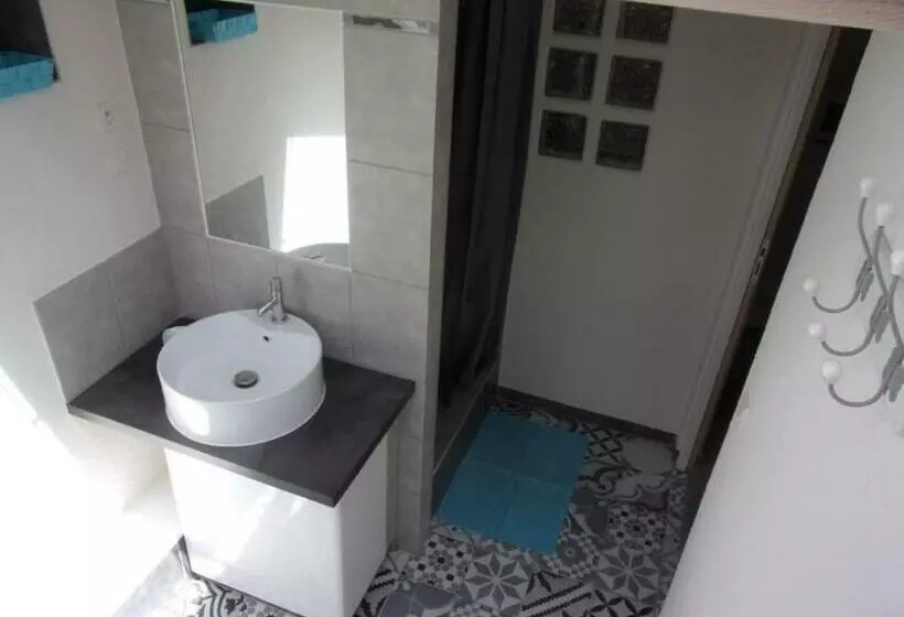 Aamiaismajoitus (B&B) Gîte Le Magnan, 55 M2, Au Calme, Terrasse, Jardin, Piscine Chauffée, Sud Ardèche