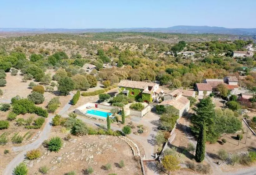 Aamiaismajoitus (B&B) Gîte Le Magnan, 55 M2, Au Calme, Terrasse, Jardin, Piscine Chauffée, Sud Ardèche