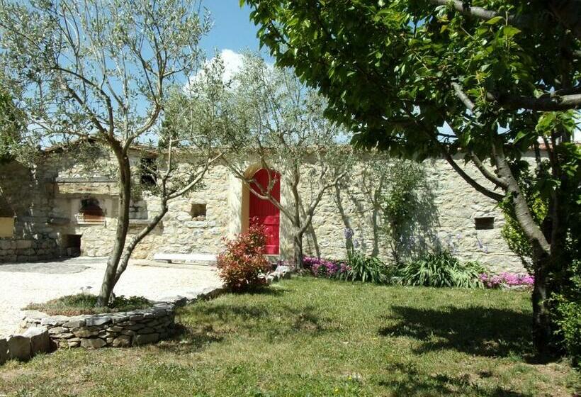 Bed and Breakfast Gîte Le Magnan, 55 M2, Au Calme, Terrasse, Jardin, Piscine Chauffée, Sud Ardèche