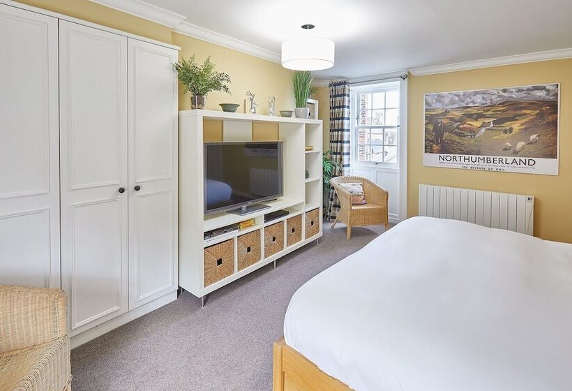 Host Stay Muggles Mews