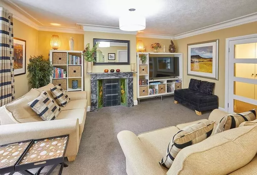 Host Stay Muggles Mews