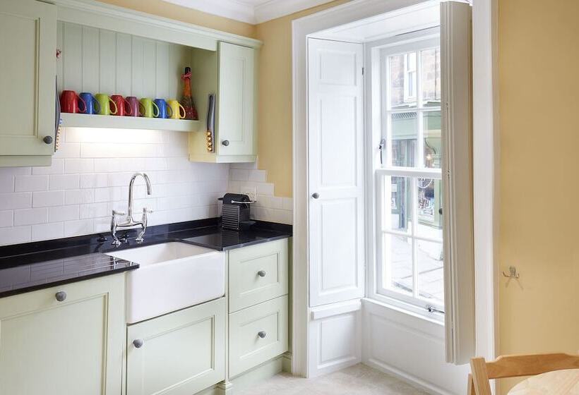 Host Stay Muggles Mews