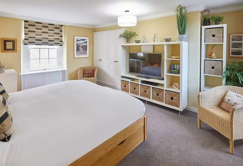 Host Stay Muggles Mews