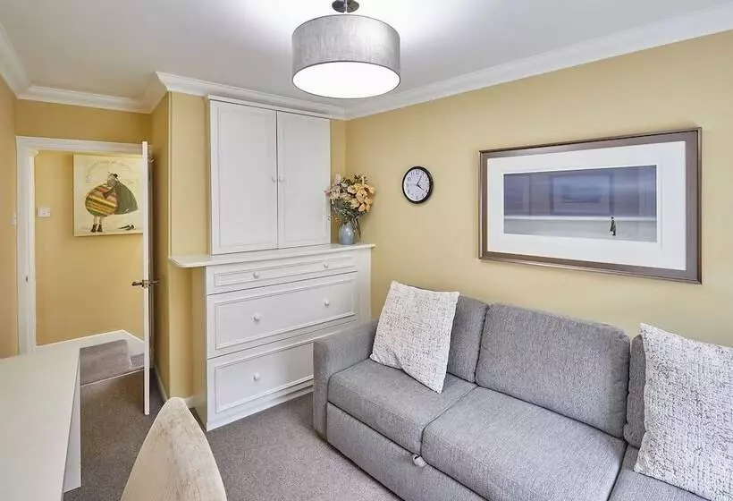 Host Stay Muggles Mews