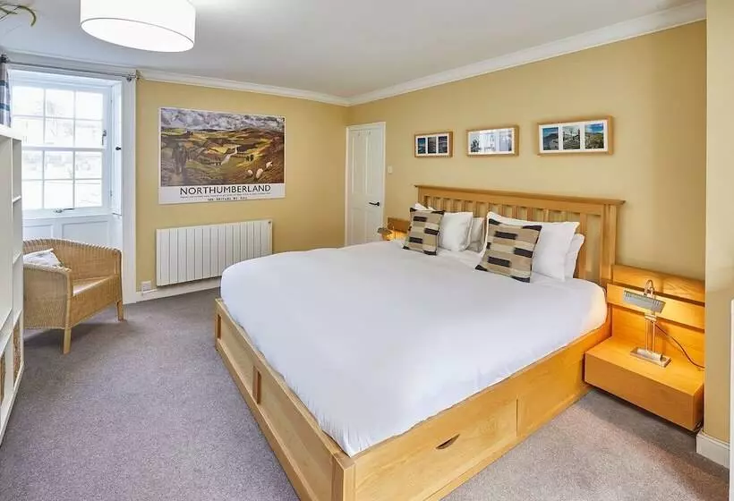 Host Stay Muggles Mews