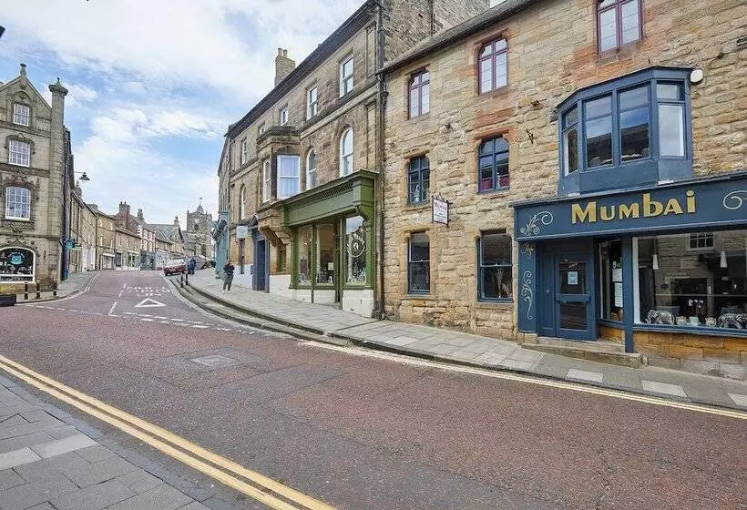 Host Stay Muggles Mews