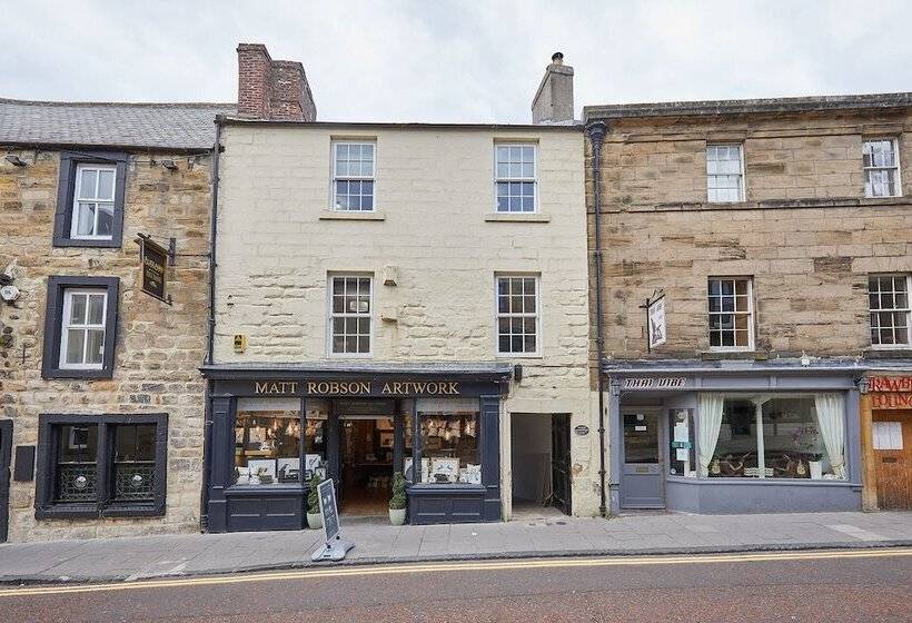 Host Stay Muggles Mews