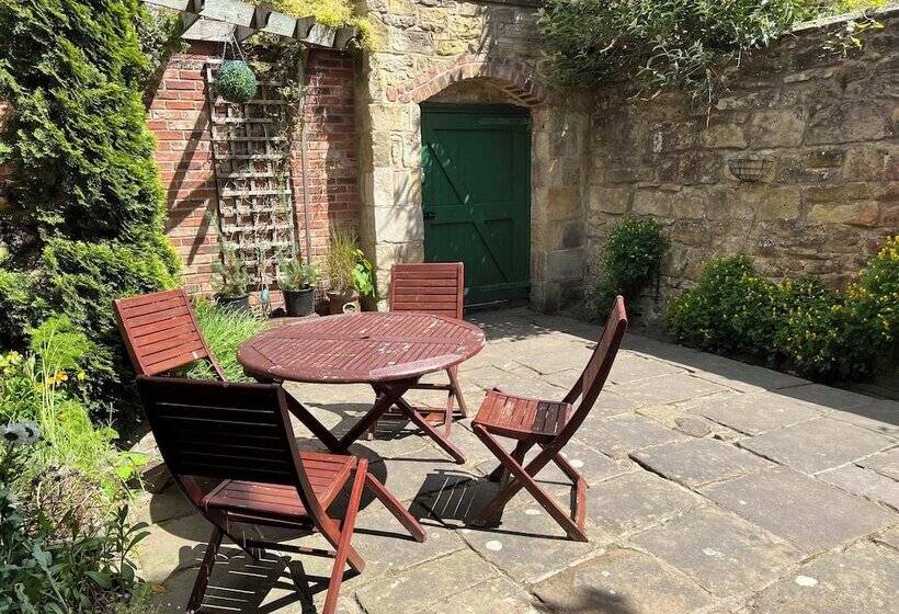 Host Stay Muggles Mews