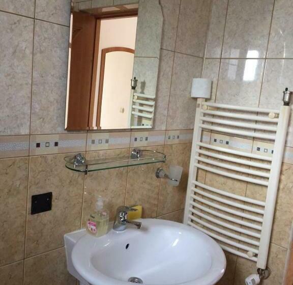 پانسیون Casa Galbena Busteni