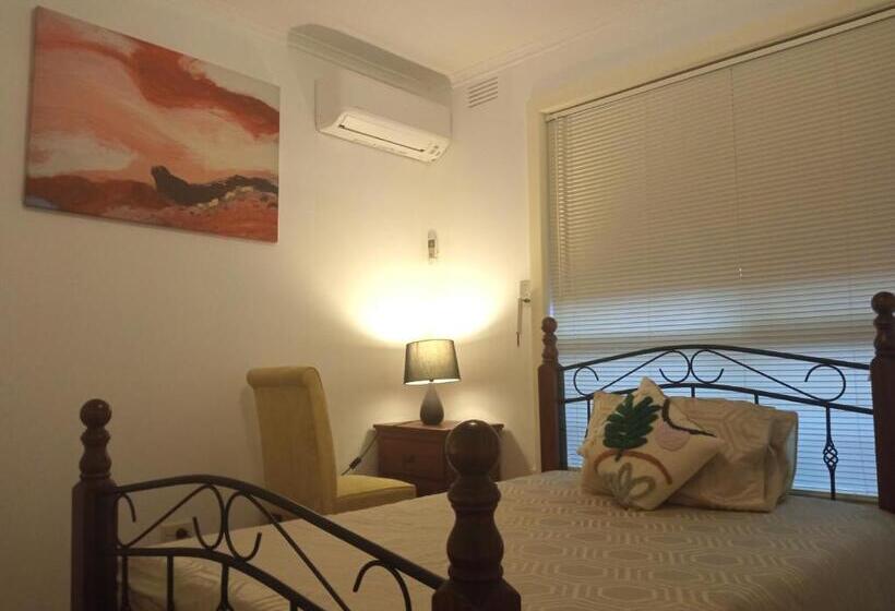 펜션 Sunny House   Melbourne Airport Home