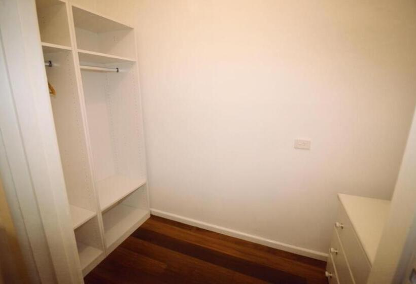 펜션 Sunny House   Melbourne Airport Home