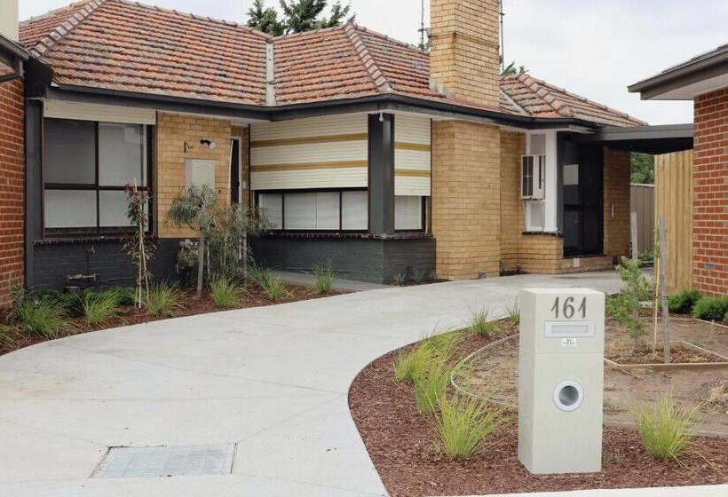 펜션 Sunny House   Melbourne Airport Home