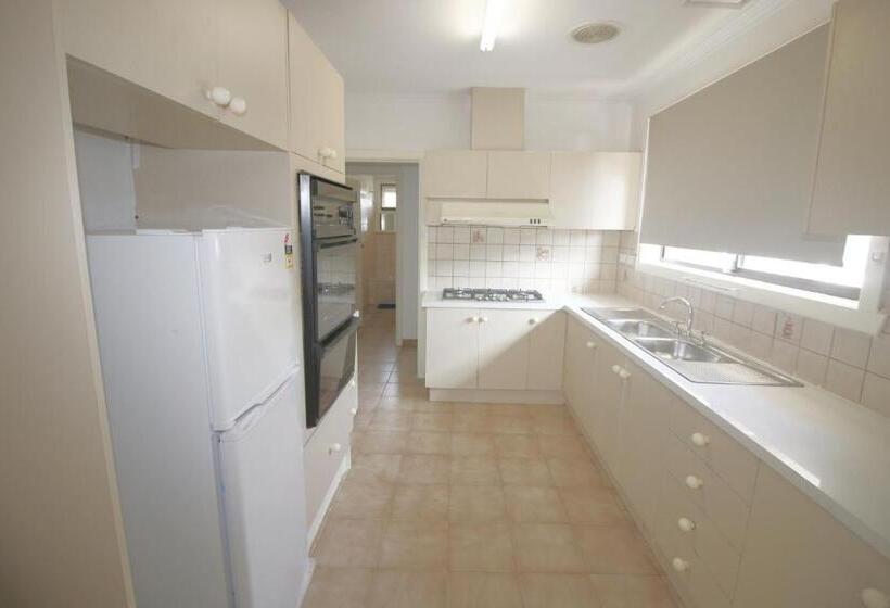 펜션 Sunny House   Melbourne Airport Home