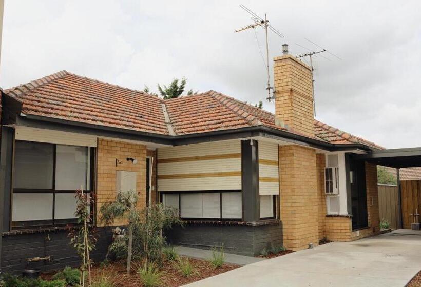 펜션 Sunny House   Melbourne Airport Home