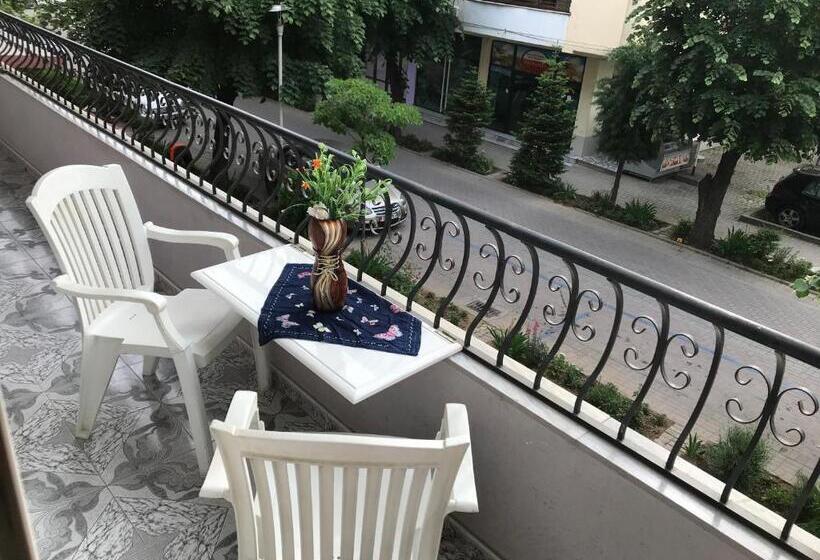 Lovely Apartment In Front Of The Lake