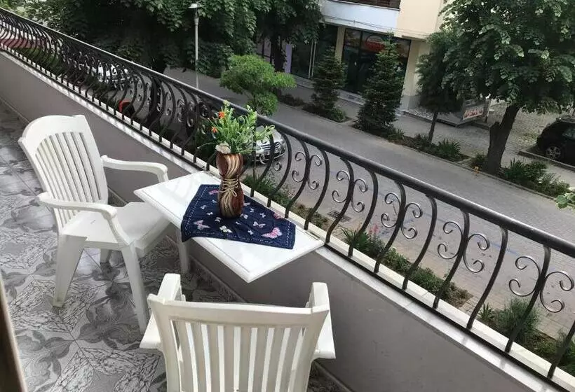 Lovely Apartment In Front Of The Lake