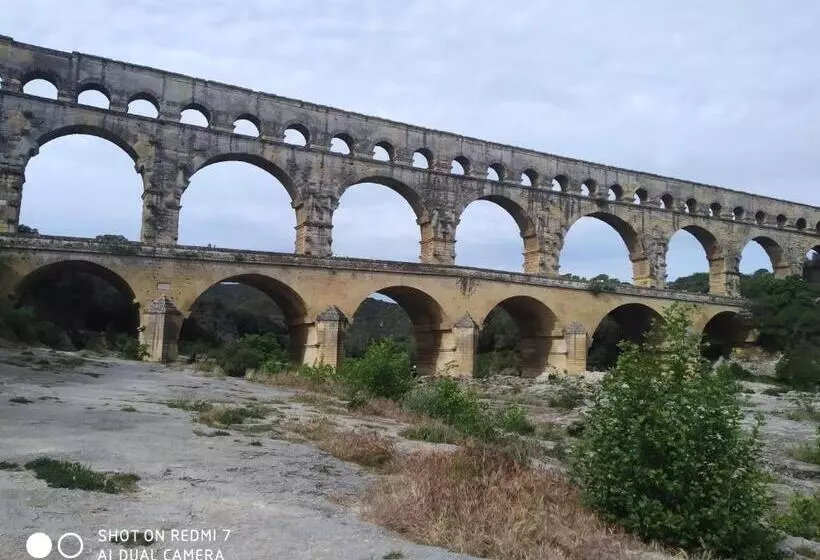 Proche Uzès Petit Gîte Avec Grande Cuisine D été Et Piscine