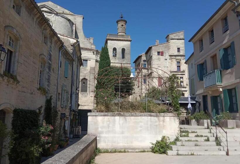 Proche Uzès Petit Gîte Avec Grande Cuisine D été Et Piscine