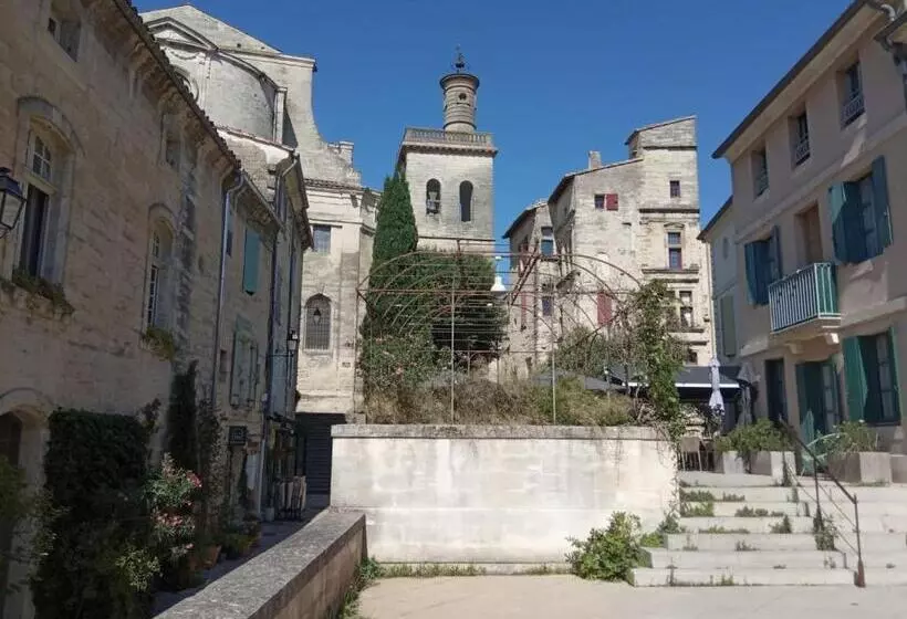 Proche Uzès Petit Gîte Avec Grande Cuisine D été Et Piscine
