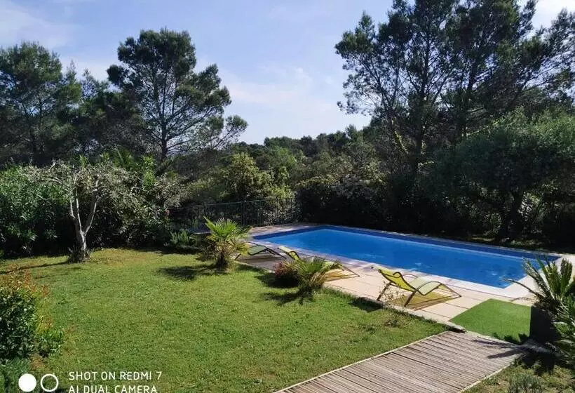 Proche Uzès Petit Gîte Avec Grande Cuisine D été Et Piscine